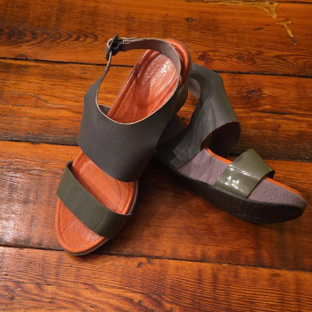 Tsubo Women's Tan and Brown Wedges